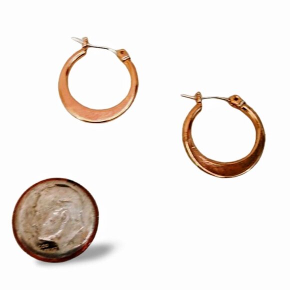 Minimal Elegance Vintage Gold Tone 2 x 15mm Hoop Earrings Leverback JW1533 - Picture 3 of 4
